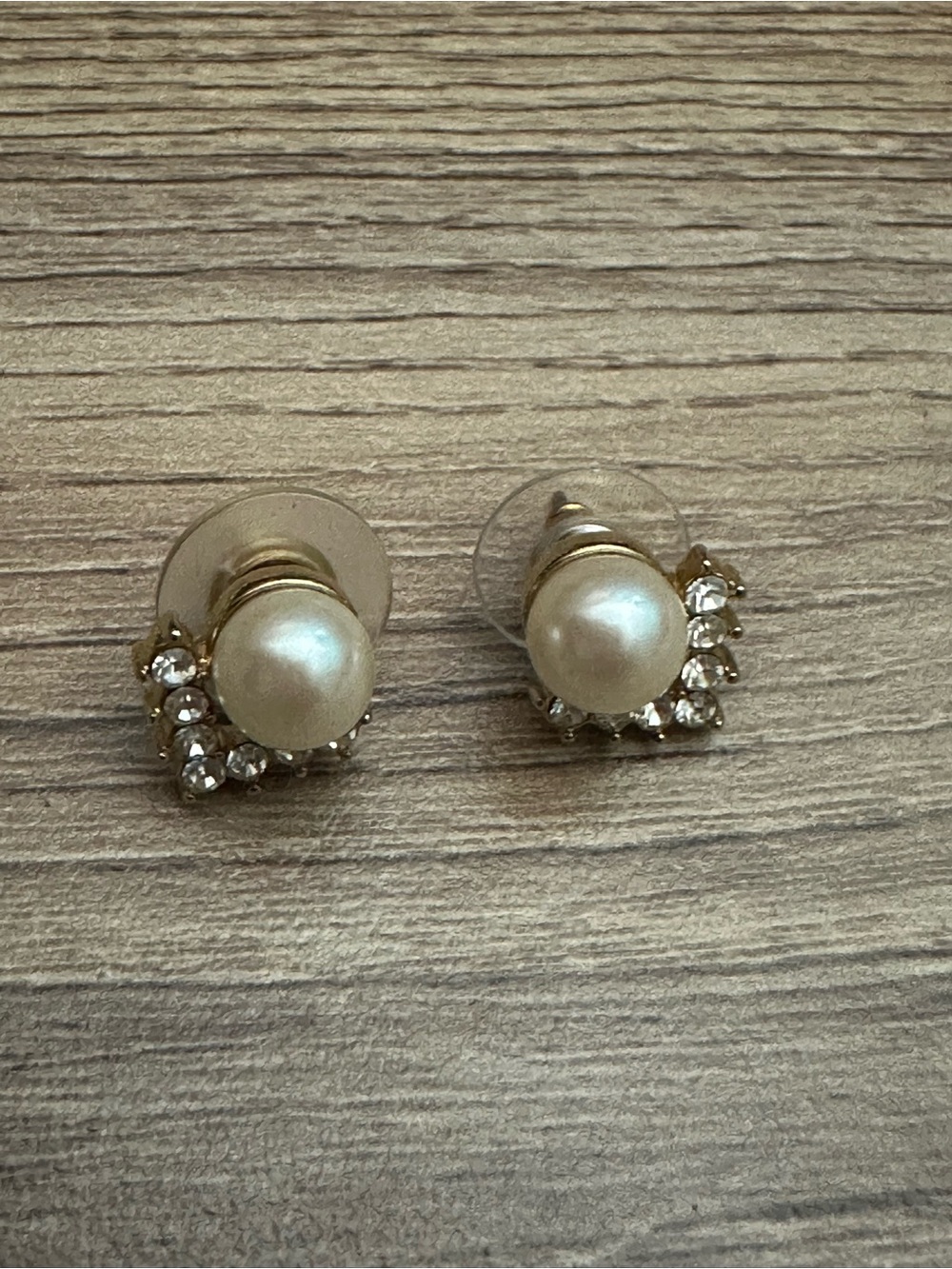Avon Cream Pearl-Look Graduated Bead Necklace with Monet Stud Earrings - Picture 2 of 6